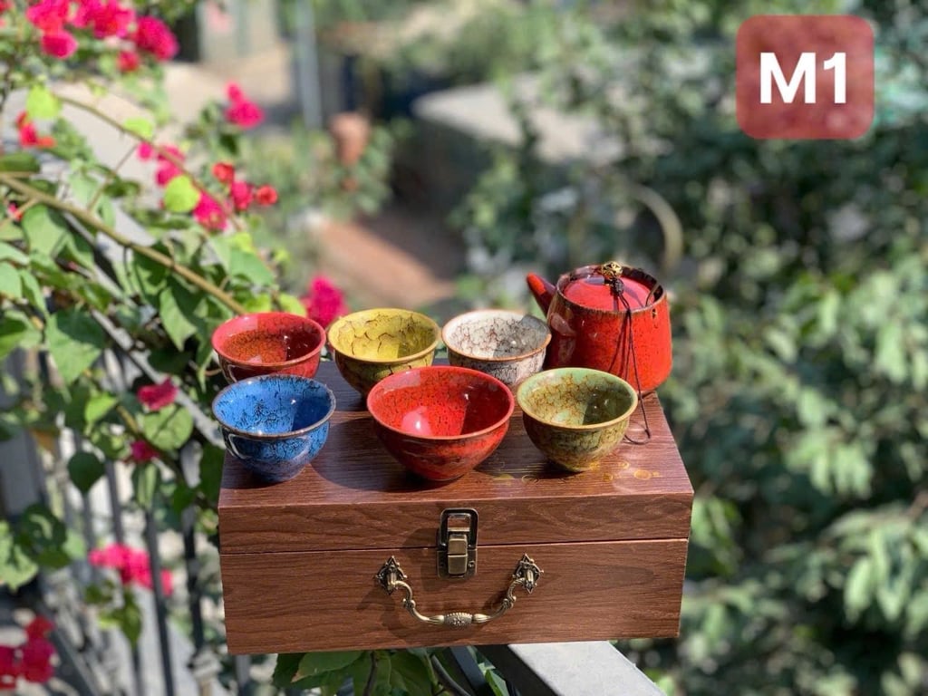 Bộ ấm chén ngũ hành phong thuỷ kèm hộp gỗ .