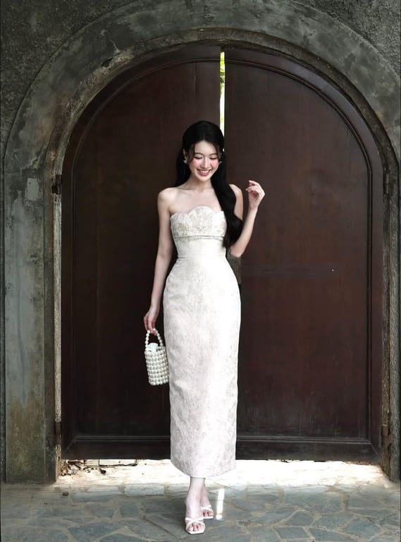 Váy gấm LILLIE trắng kem - sz M