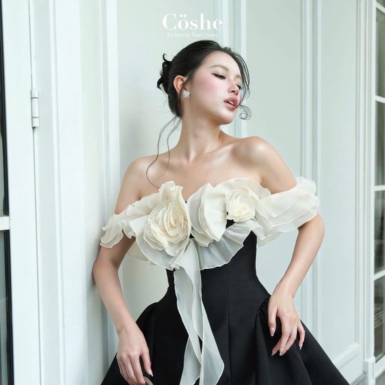 Váy ngắn xoè trễ vai hoa bèo - DT178