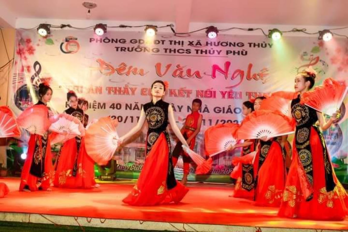 Cặp âu lạc đỏ đen nam nữ