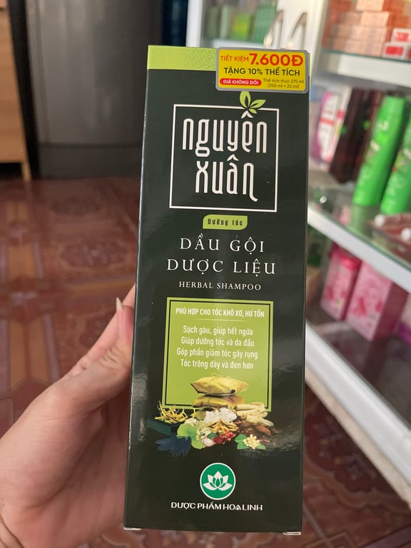 Nguyên Xuân xanh lá dưỡng tóc 250ml có vòi