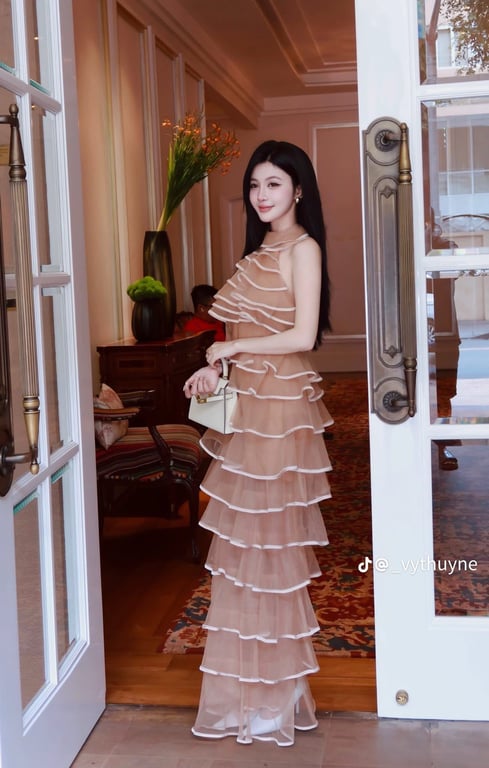 Váy yếm tầng nâu dài