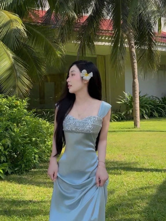 Đầm lụa xanh hot 2 dây