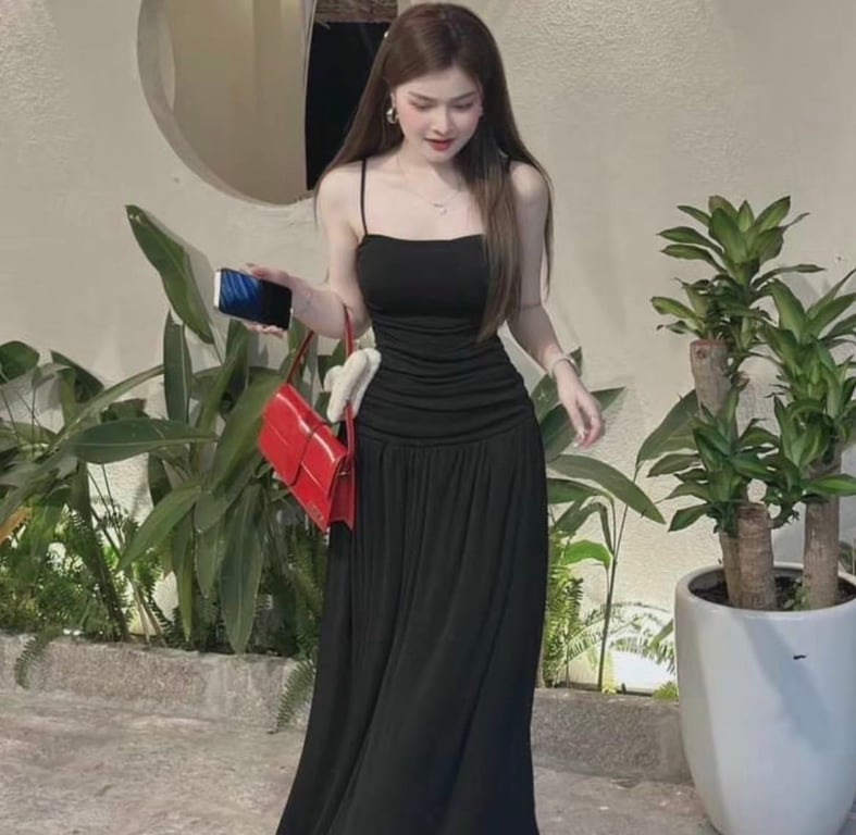 Váy 2 dây khoét lưng