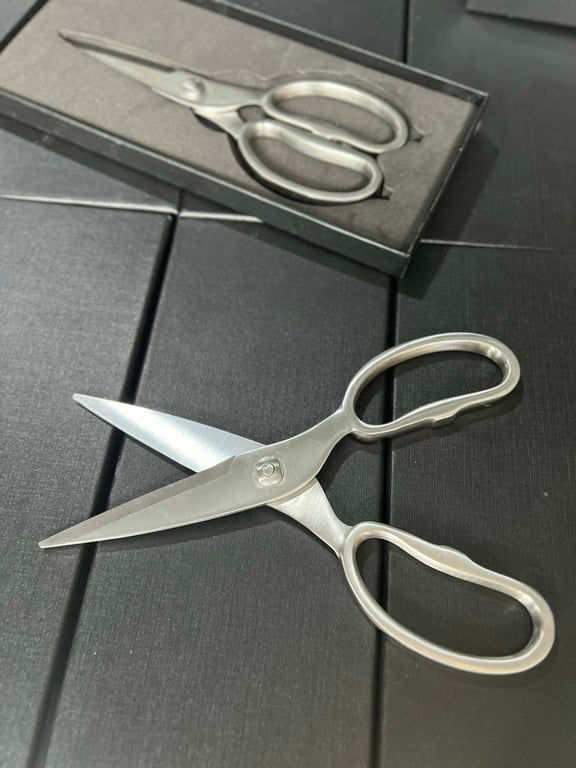 Kéo cắt gà 𝐎𝐘𝐀𝐓𝐓𝐎𝐍