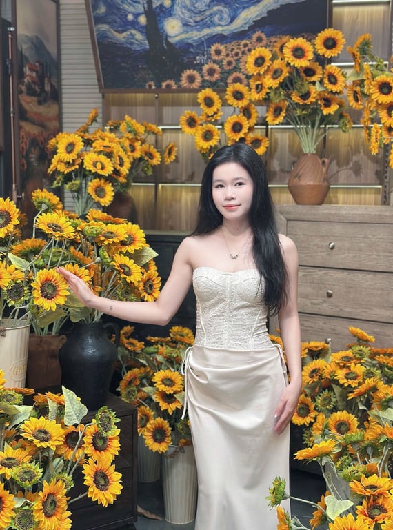 Đầm đi tiệc cúp ôm body trắng