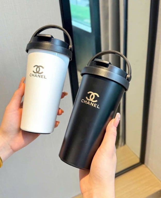 CỐC GIỮ NHIỆT CÓ NẮP ĐẬY KÈM QUAI XÁCH CH@nel SUS 304