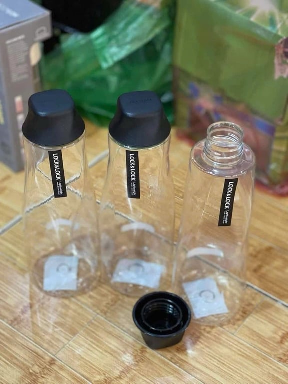 BÌNH ĐỰNG NƯỚC LOCK&LOCK 700ML HAP559BLK