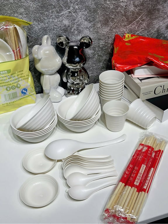 Set 44 chi tiết Bát , Cốc , Đũa , Thìa , Muôi , Khăn Trải Bàn Đỏ