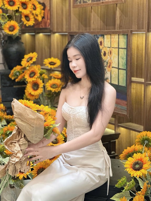 Đầm đi tiệc cúp ôm body trắng