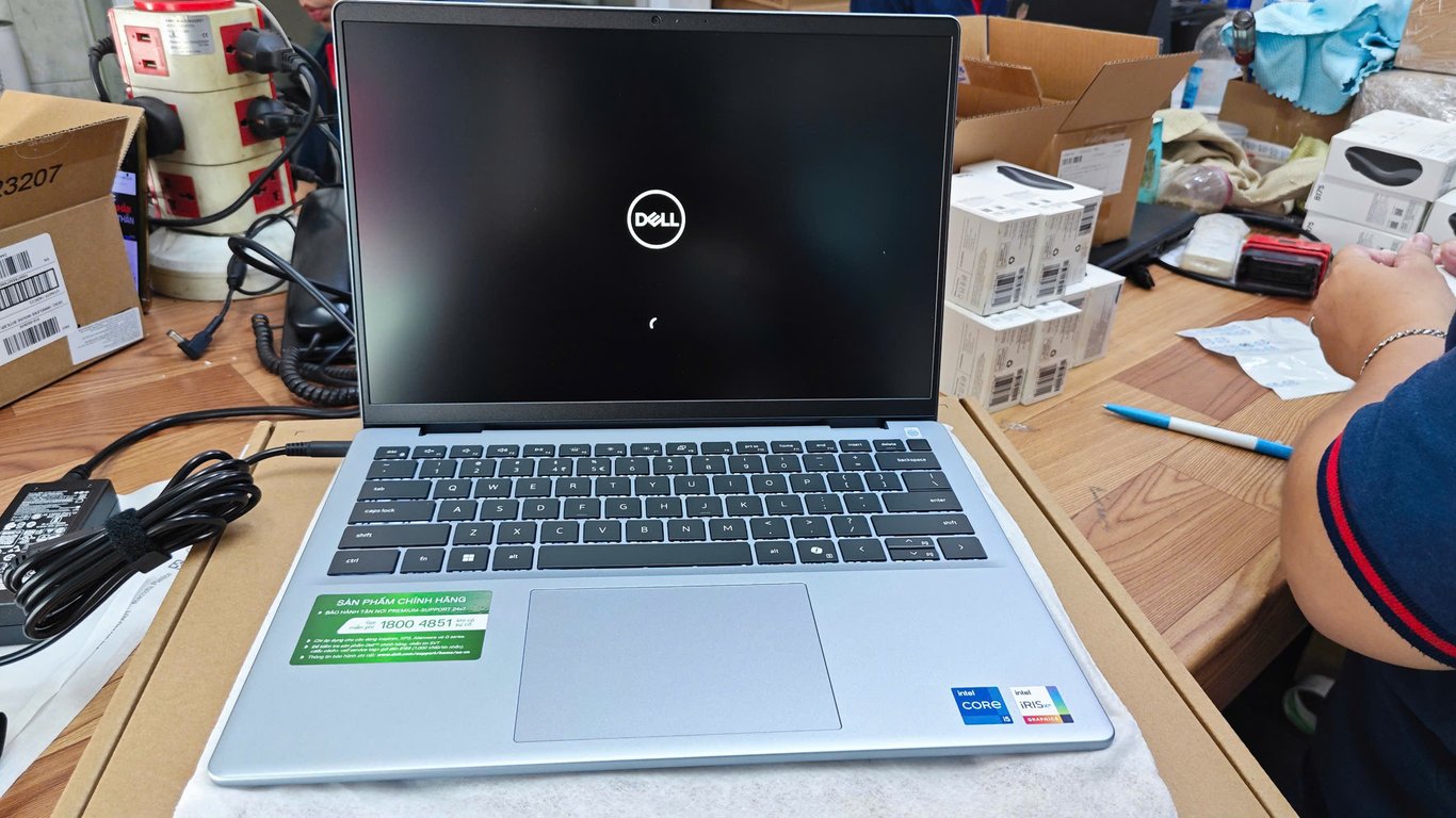 Laptop Dell Inspiron 14 5440 N4I7204W1 (Intel Core 7 processor 150U/ 16GB/ 512GB/ Intel Iris Xe/ 14 inch FHD+/ Win 11/ Office/ Xanh