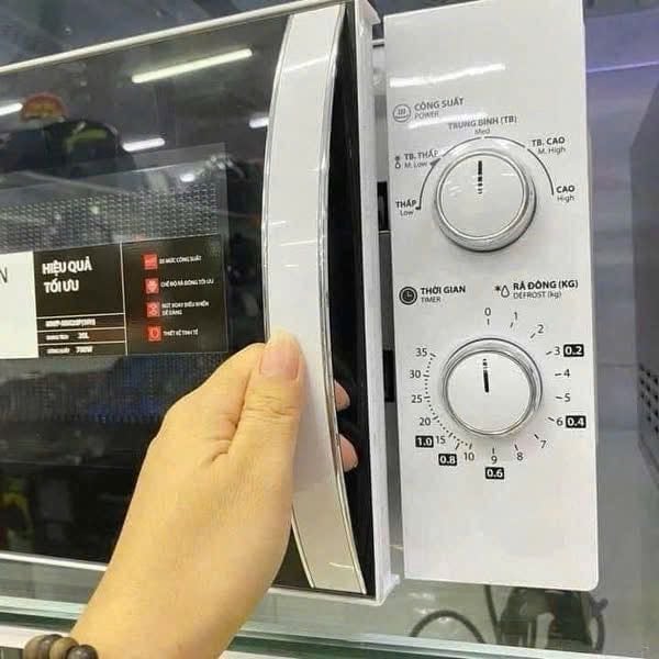 Lò vi sóng Toshiba MWP-MM20P(BK) 20 lít