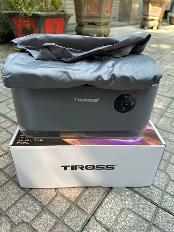 Máy sấy quần áo gấp gọn TIROSS TS8832 - Công suất 600W