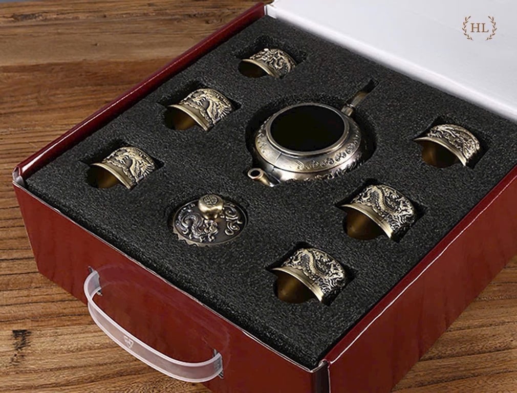 BỘ ẤM TRÀ ĐỒNG HOẠ TIẾT CỔ