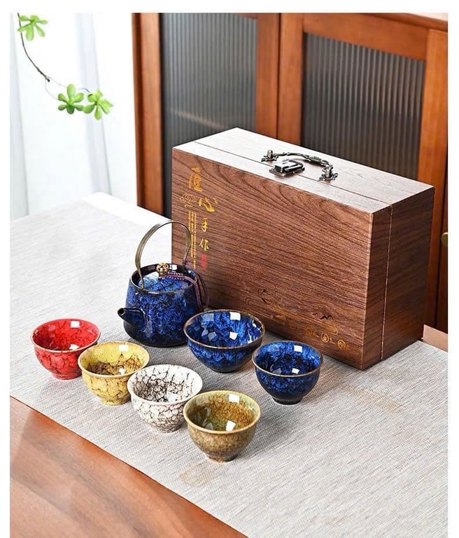 Bộ ấm chén ngũ hành phong thuỷ kèm hộp gỗ .