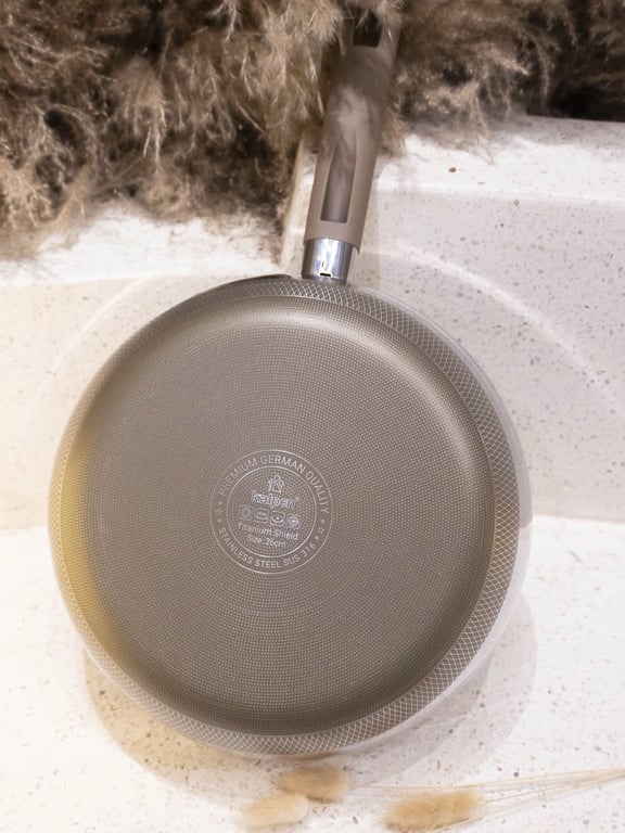 CHẢO CHỐNG DÍNH LIỀN KHỐI 7 LỚP KALPEN TITANIUM SHIELD TS26