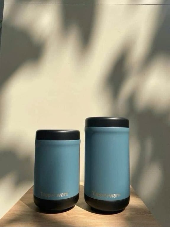 Cặp bình ủ giữ nhiệt Tupperware gồm 2 bình dung tích 475ml và 350ml.