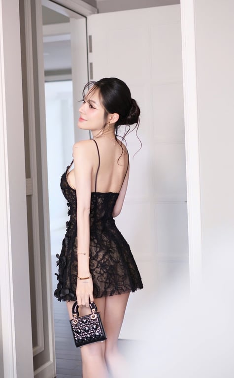 Đầm dây ren đính hoa nổi brand OBIBI