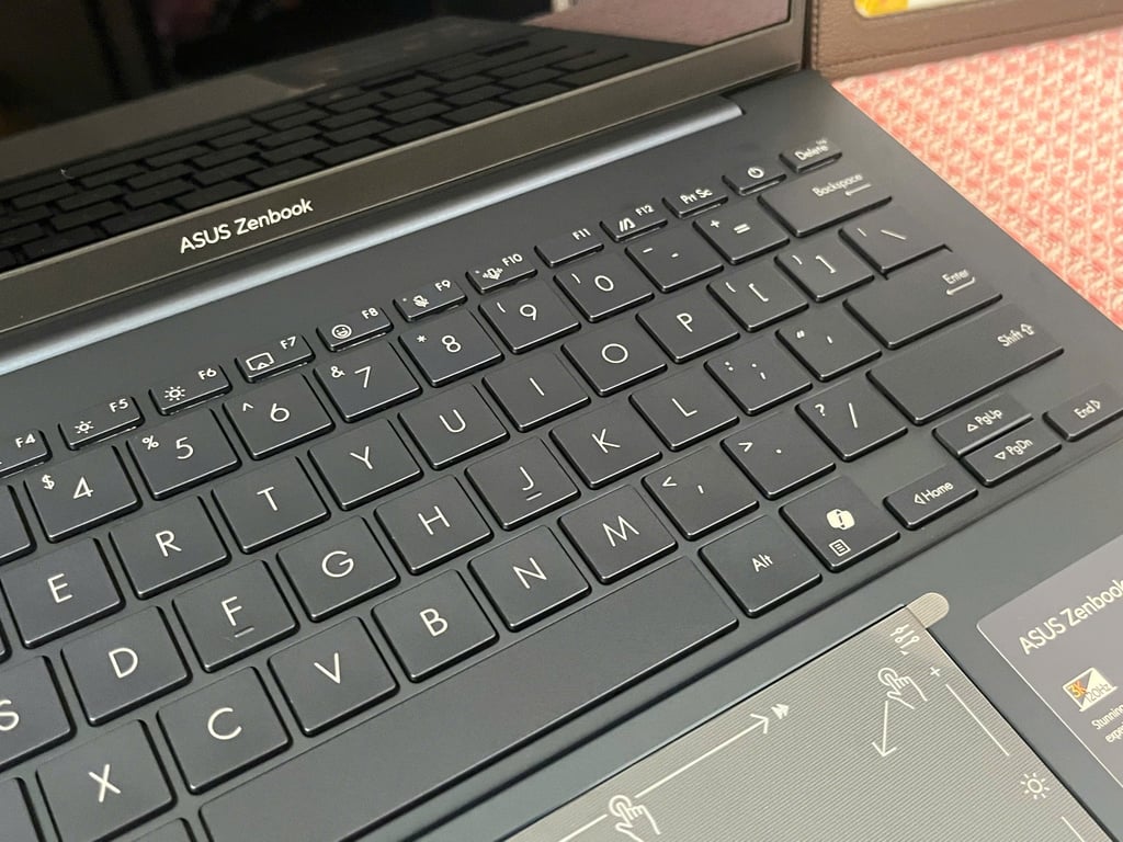 Laptop ASUS Zenbook 14 UX3405CA-ST628W