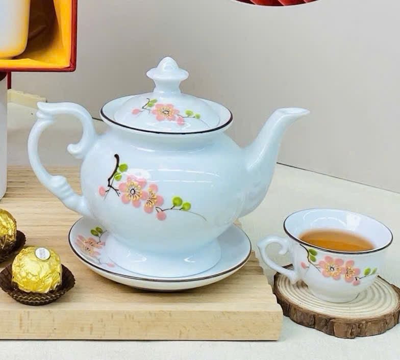 Bộ ấm trà vẽ tay hoa mận nổi men trắng cao cấp Bát Tràng