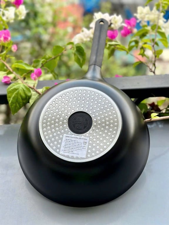 CAW2811 – Chảo sâu lòng siêu chống dính Lock&Lock EDGE size 28cm, cao 9cm – full vung kính