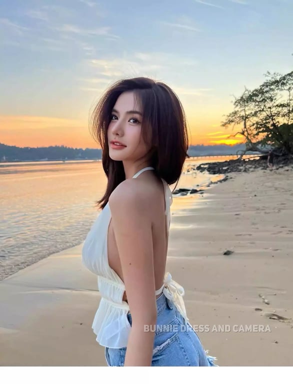 Áo yếm hở lưng màu kem