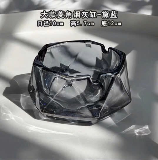 GẠT TÀN THUỐC PHA LÊ