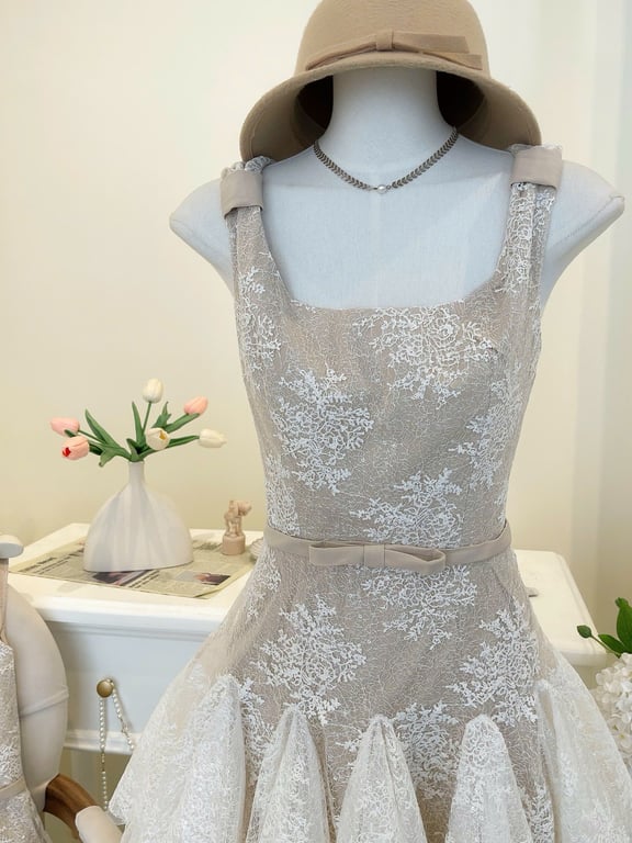 Váy ren hoa tuyết nâu nhạt - size S