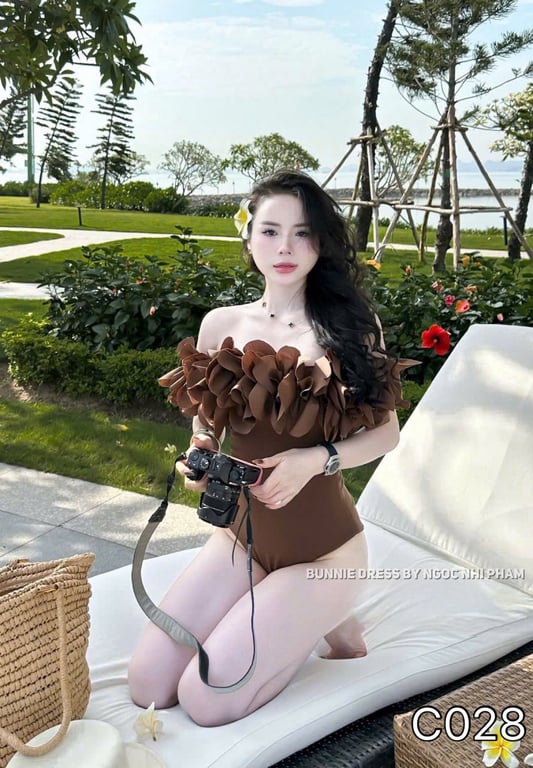 C028- bodysuit nâu vai phồng