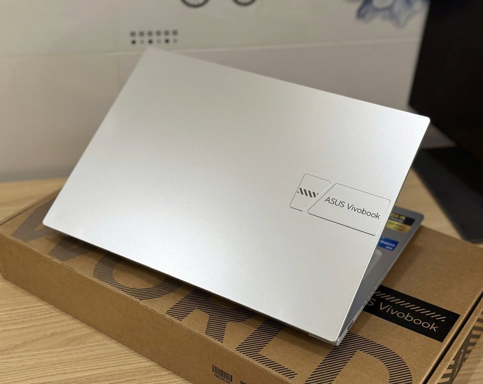 Laptop Asus Vivobook 14 OLED A1405ZA-KM264W (Intel Core i5-12500H | 16GB | 512GB | Intel Iris Xe | 14 inch 2.8K | Win 11 | Bạc)