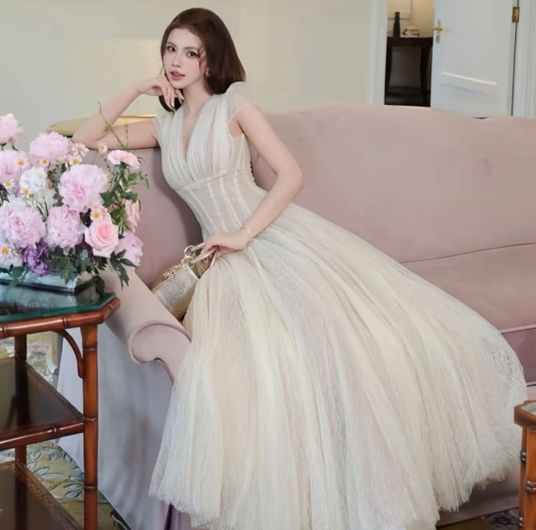 Đầm ren dự tiệc 3 lớp kem