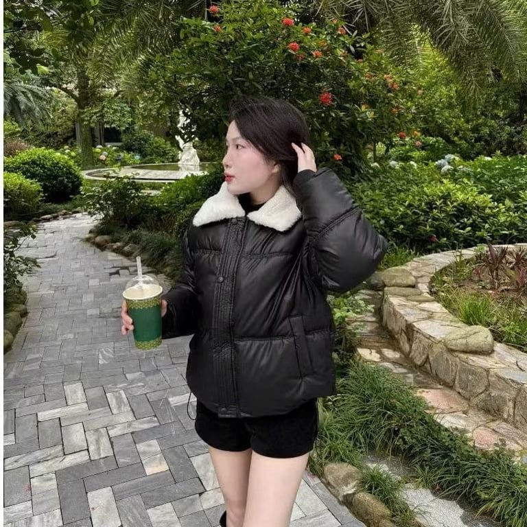 Ak phao đen cổ lông trắng