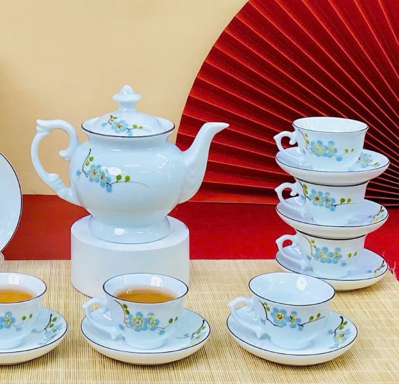 Bộ ấm trà vẽ tay hoa mận nổi men trắng cao cấp Bát Tràng