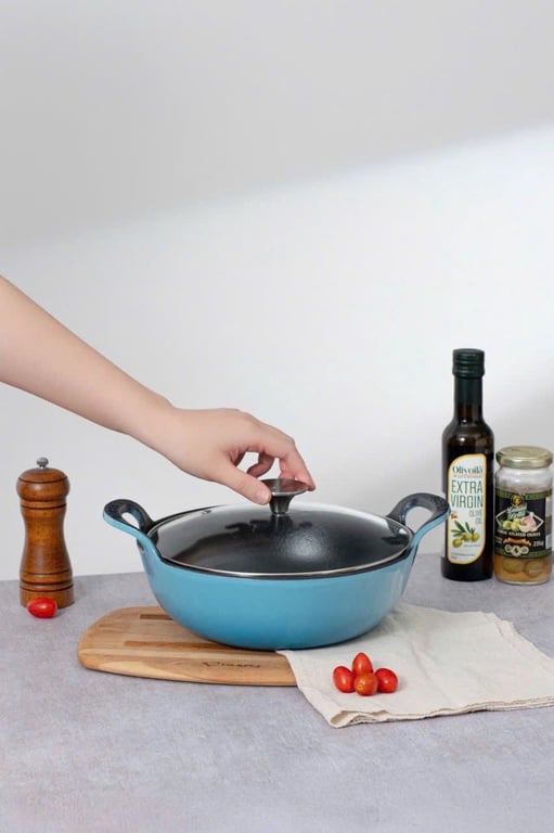 Chảo gang OCENO sâu lòng kèm vung kính (màu đỏ, màu xanh)sz 20-25cm