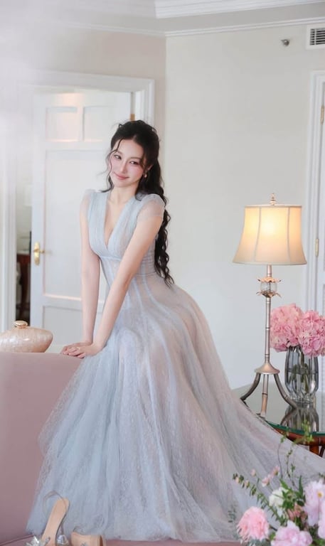Đầm ren dáng dài cổ V tay nhí (màu xanh) - DT298