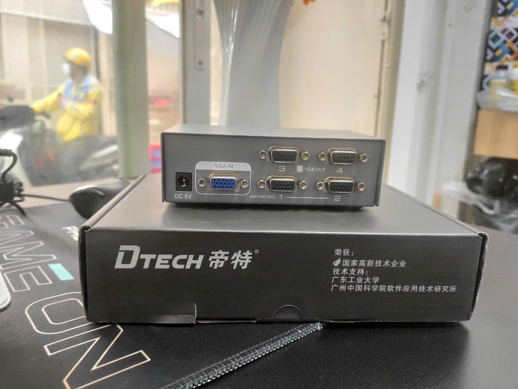 Bộ Chia VGA 1 Ra 4 Dtech DT-7254 - Chính Hãng