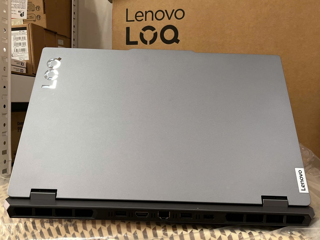 Lenovo LOQ 15IRX9 83DV012LVN (Core™ i5-13450HX | 12GB | 512GB | RTX™ 3050 6GB | 15.6 inch FHD 144Hz | Win 11 | Xám)