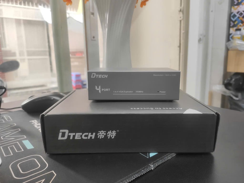 Bộ Chia VGA 1 Ra 4 Dtech DT-7254 - Chính Hãng