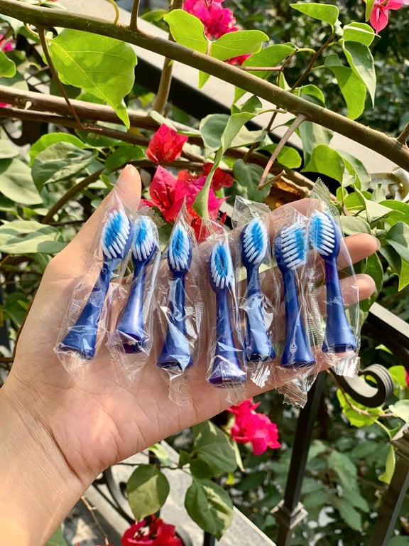 Bàn chải đánh răng điện dành cho trẻ em + 8 đầu bàn chải + sạc USB