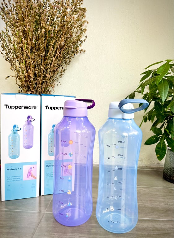 bình nước tupperware 2L