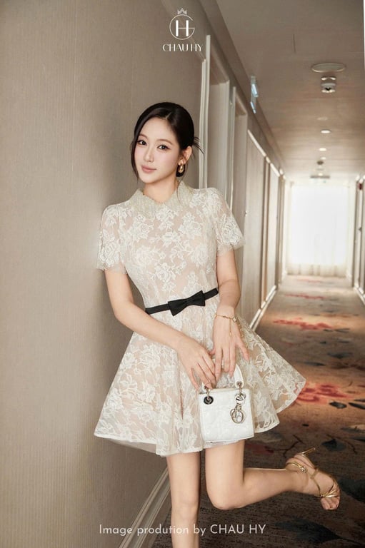 Đầm ren cổ sen đá brand Châu Hy