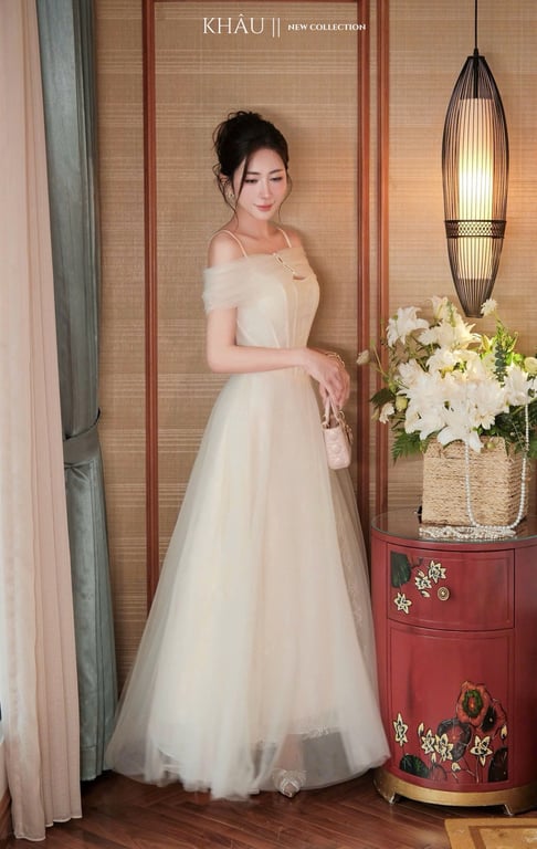 Đầm 2 dây choàng lưới kem Khâu - size M