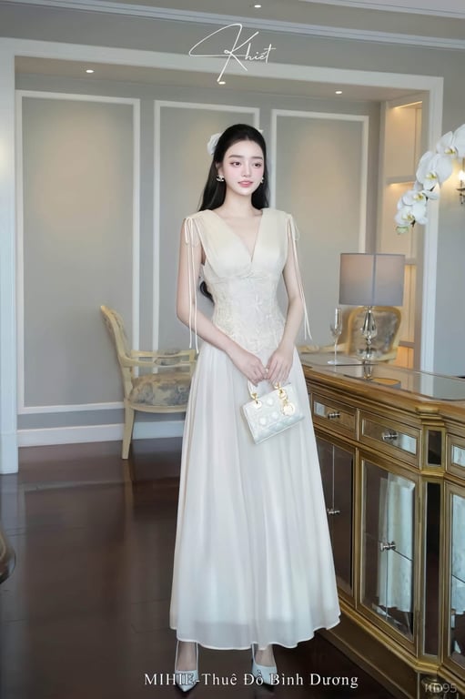 Váy ren trắng dài cột dây vai size M