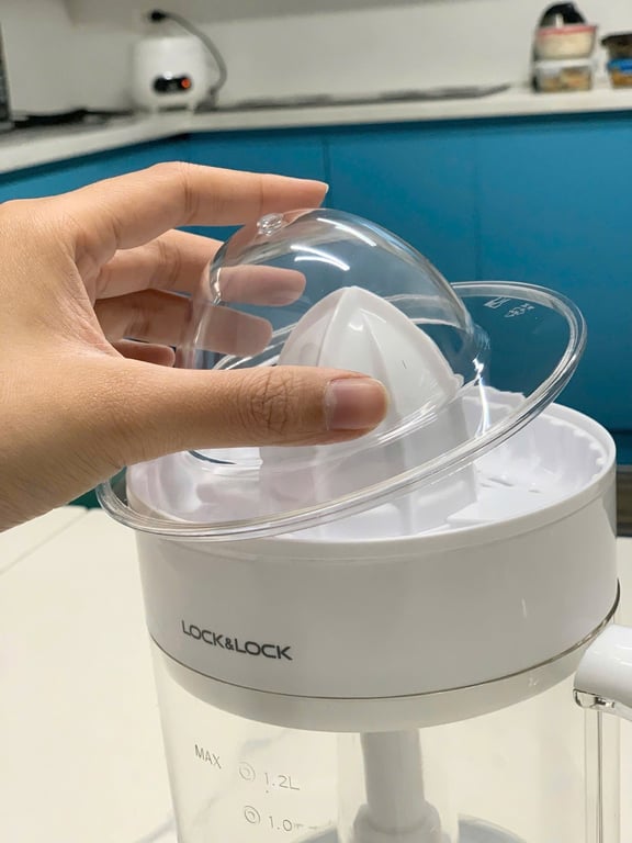 Máy vắt cam Lock and Lock size lớn 1,2 lít EJJ241