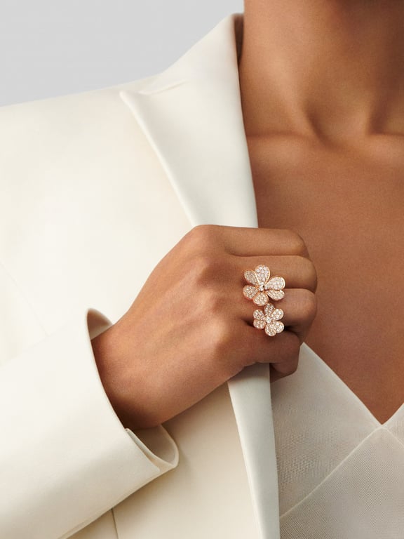Frivole Between the Finger ring 02