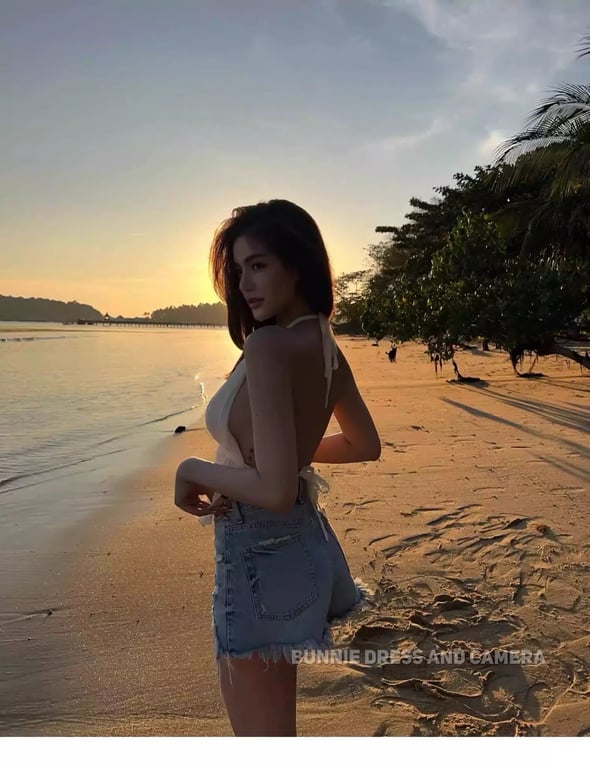 Áo yếm hở lưng màu kem