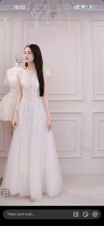 Váy ren hoa cổ V trắng - sz M