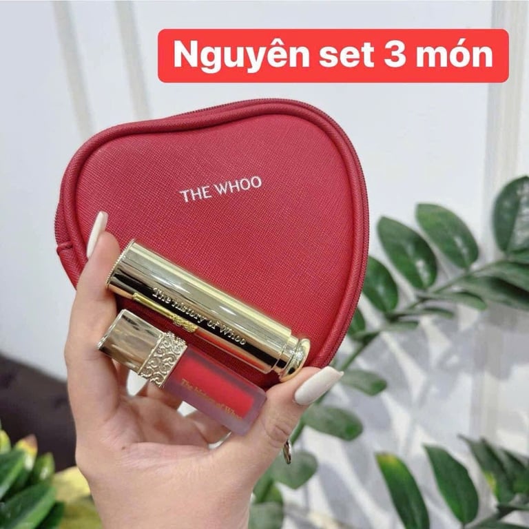 Set son Whoo hoàng cung gồm có 2 cây son và box da đựng son hình trái tim màu đỏ mới coong