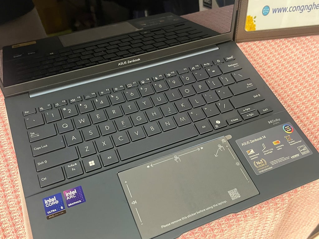 Laptop ASUS Zenbook 14 UX3405CA-ST628W