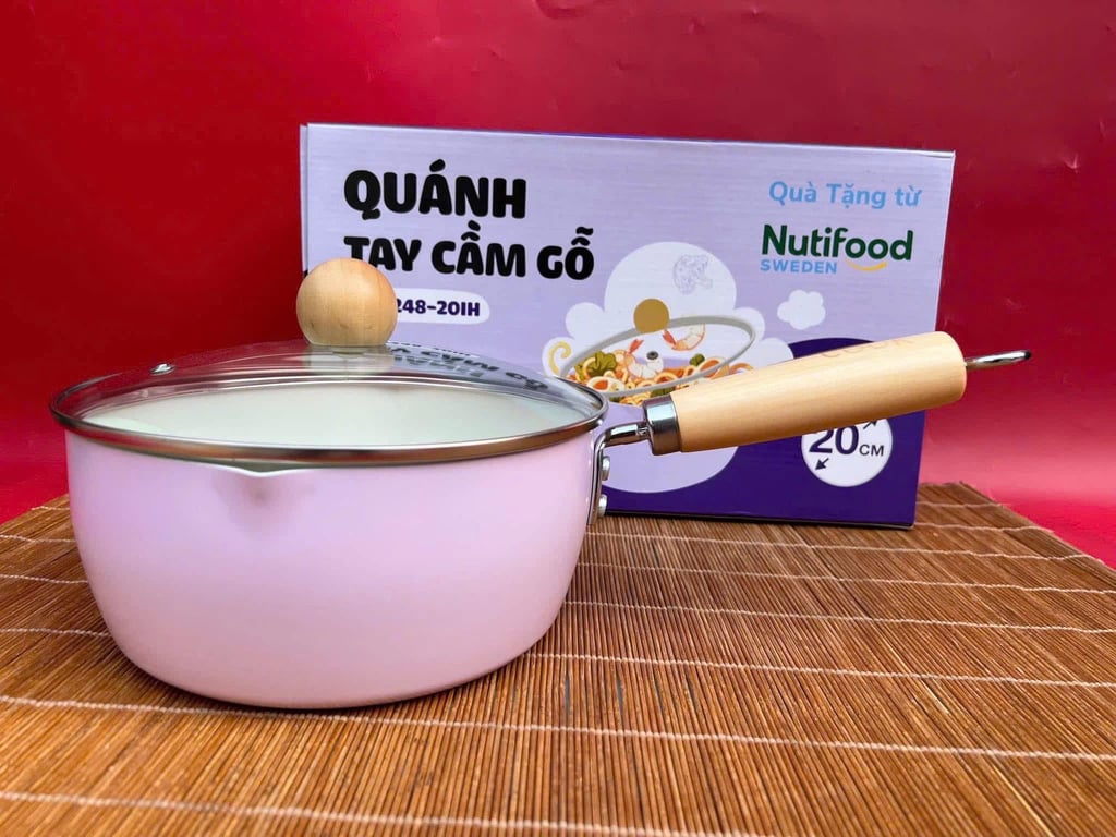 QUÁNH XỊN HÀNG KM NUTIFOOD 20CM
